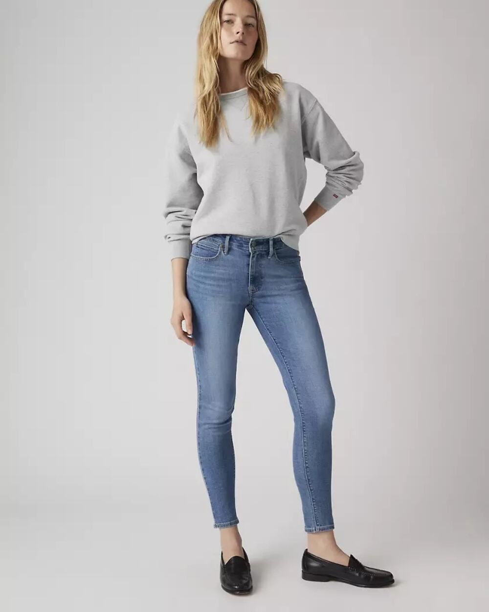 Levi’s 711 Skinny Jeans Women’s 28 Medium Wash Stretch Denim Minimalist Preppy